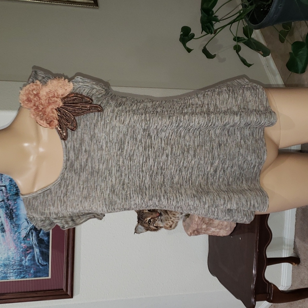 Fiona & Purple m marled grey ruffle sleeve sequin floral adorned